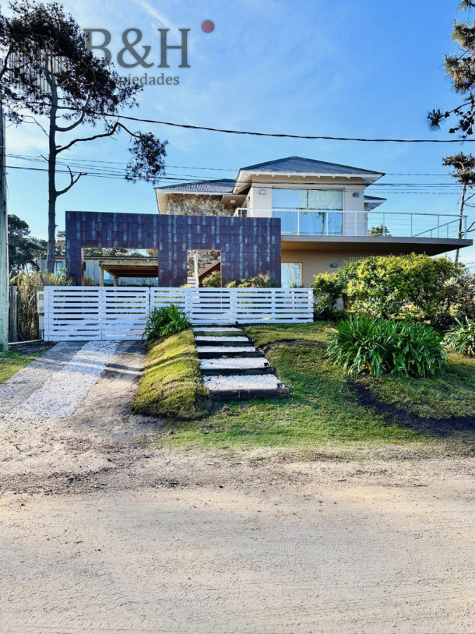Casa ID.3987 - Excelente Casa de 6 Dormitorios y Piscina en Montoya, La Barra