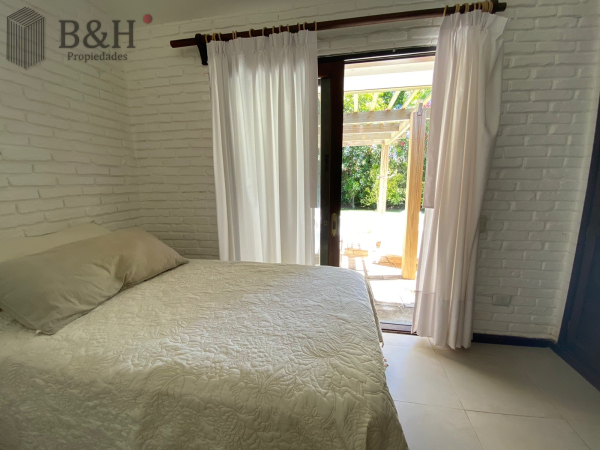 Casa ID.3246 - Alquiler temporario de casa de tres dormitorios con piscina en Barrio Lugano a pasos de Punta Shopping, Punta del Este