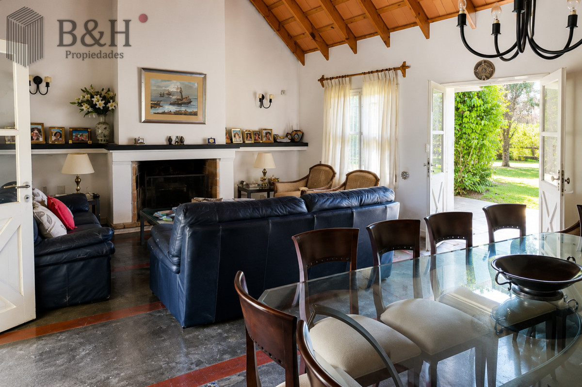 Casa ID.5618 - Casa de 3 Dormitorios más Dependencia y Piscina, en Aidy Grill Punta del Este, Ubicada a pasos del Mar