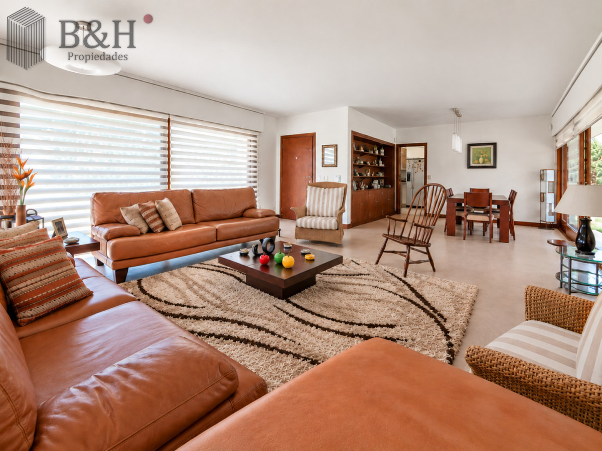 Casa ID.258 - Excelente Casa de 4 Dormitorios y Piscina a una Cuadra del Mar 