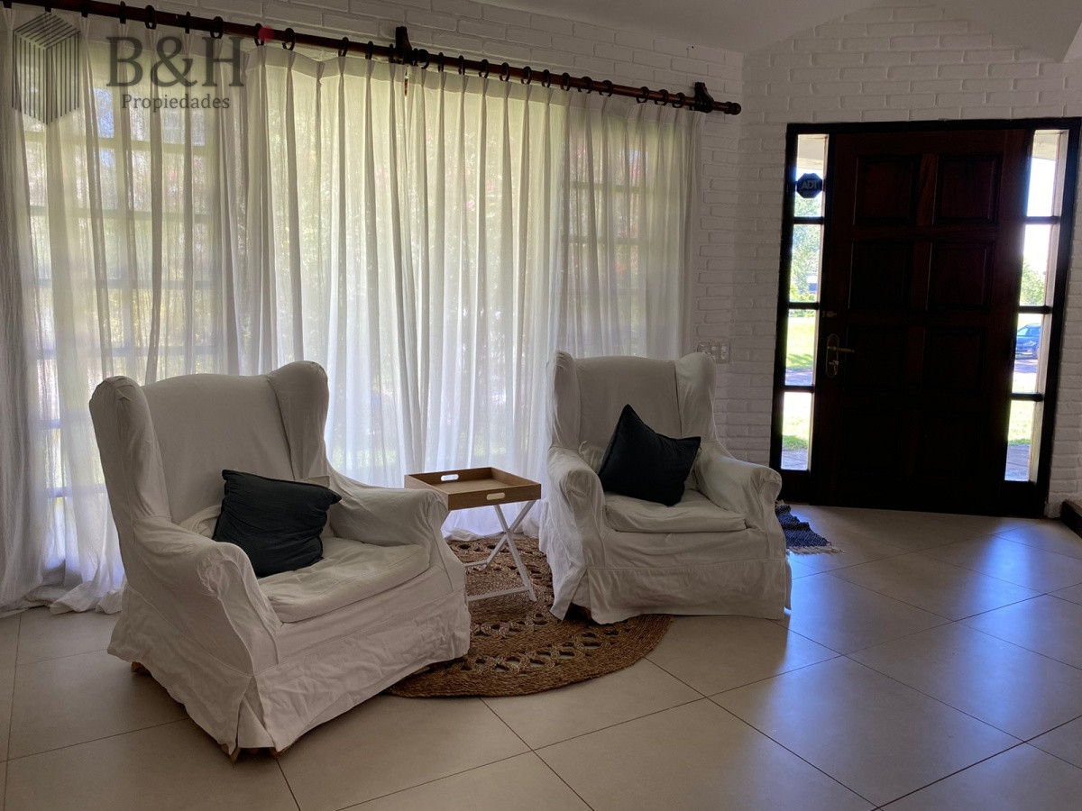 Casa ID.3246 - Alquiler temporario de casa de tres dormitorios con piscina en Barrio Lugano a pasos de Punta Shopping, Punta del Este