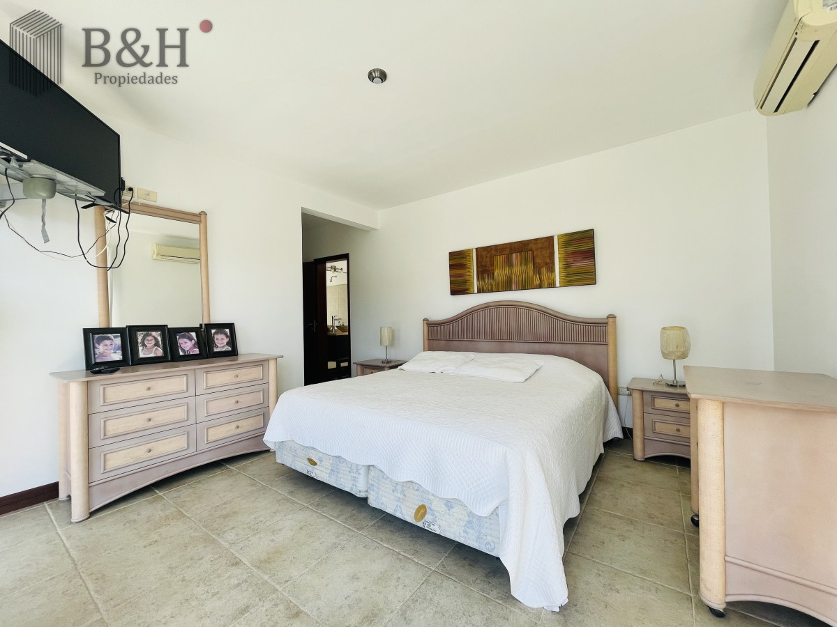 Casa ID.3363 - Muy Buena Casa de 5 Dormitorios y Piscina en Rincón del Indio, a Pocos Metros del Mar