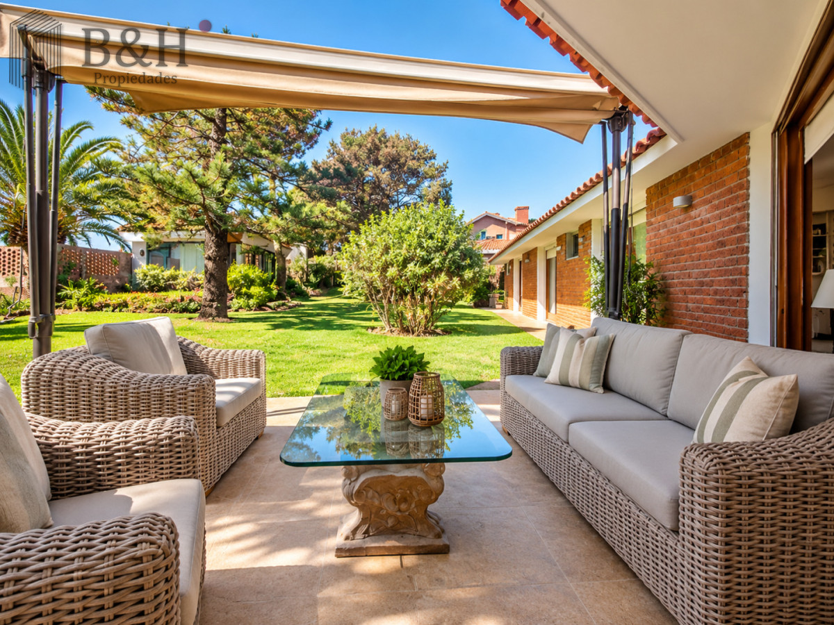 Casa ID.258 - Excelente Casa de 4 Dormitorios y Piscina a una Cuadra del Mar 