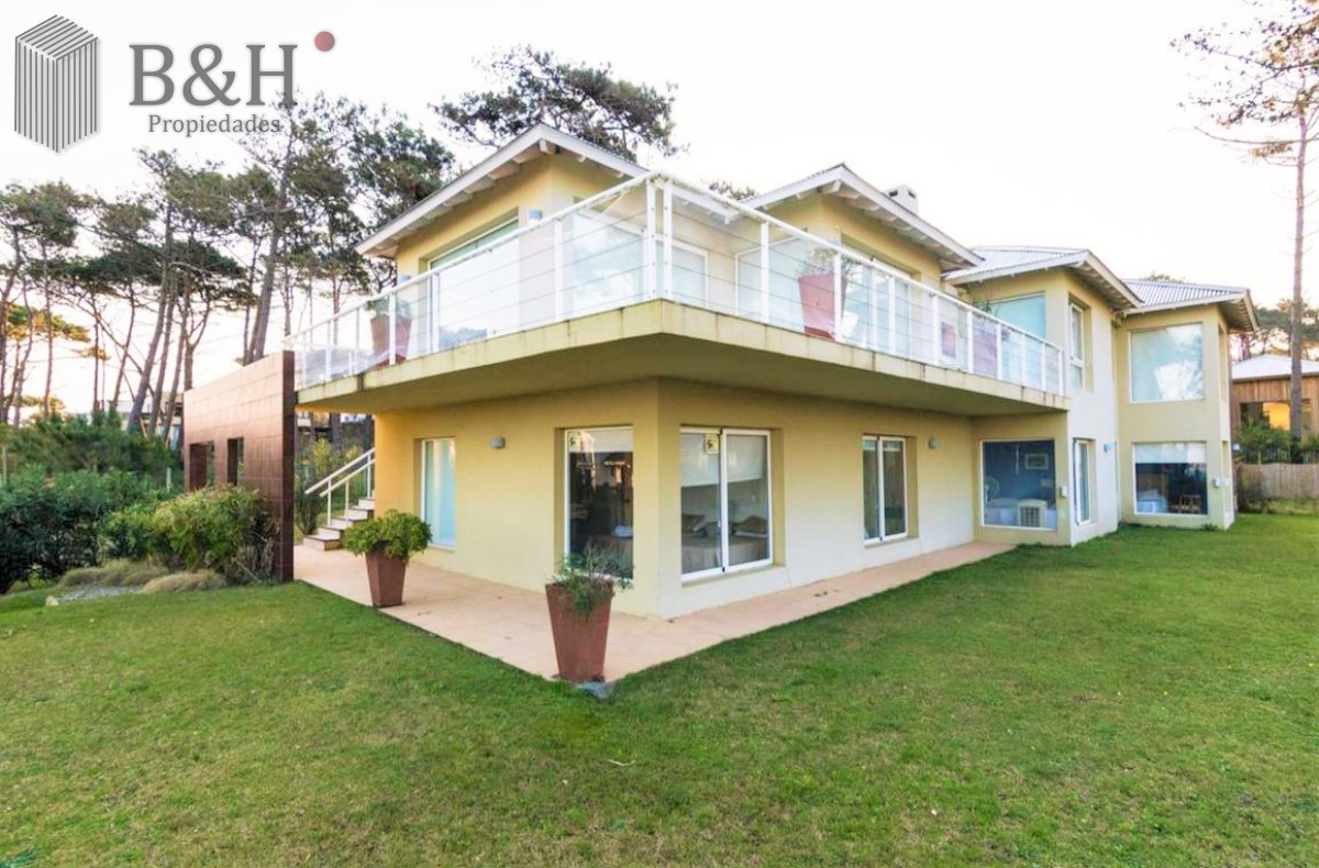 Casa ID.3987 - Excelente Casa de 6 Dormitorios y Piscina en Montoya, La Barra