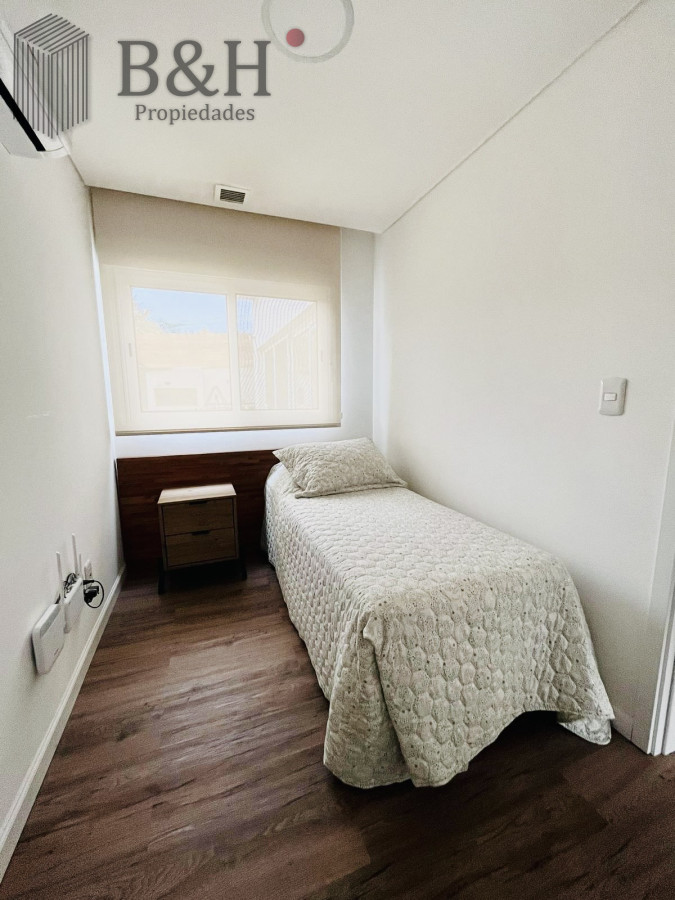 Casa ID.3784 - Moderna Casa de 4 Dormitorios, Piscina Climatizada y Parrillero en Punta Ballena, Barrio Semi Privado