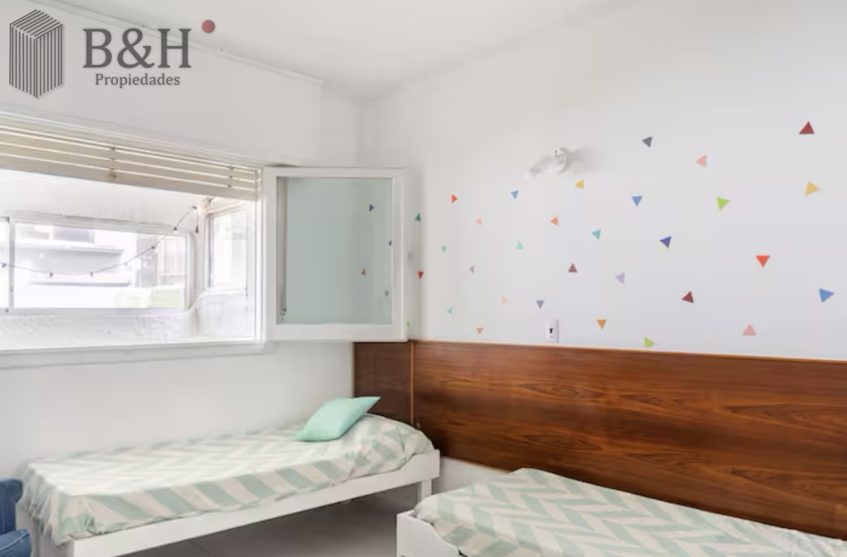 Casa ID.2158 - Gran Casa en Venta sobre el Mar de 5 Dormitorios y Dependencia en Península, Punta del Este