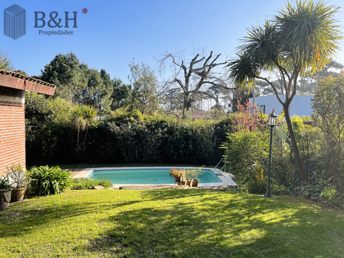 Casa ID.3364 - Casa de 3 Dormitorios y Piscina en Playa Mansa, Punta del Este