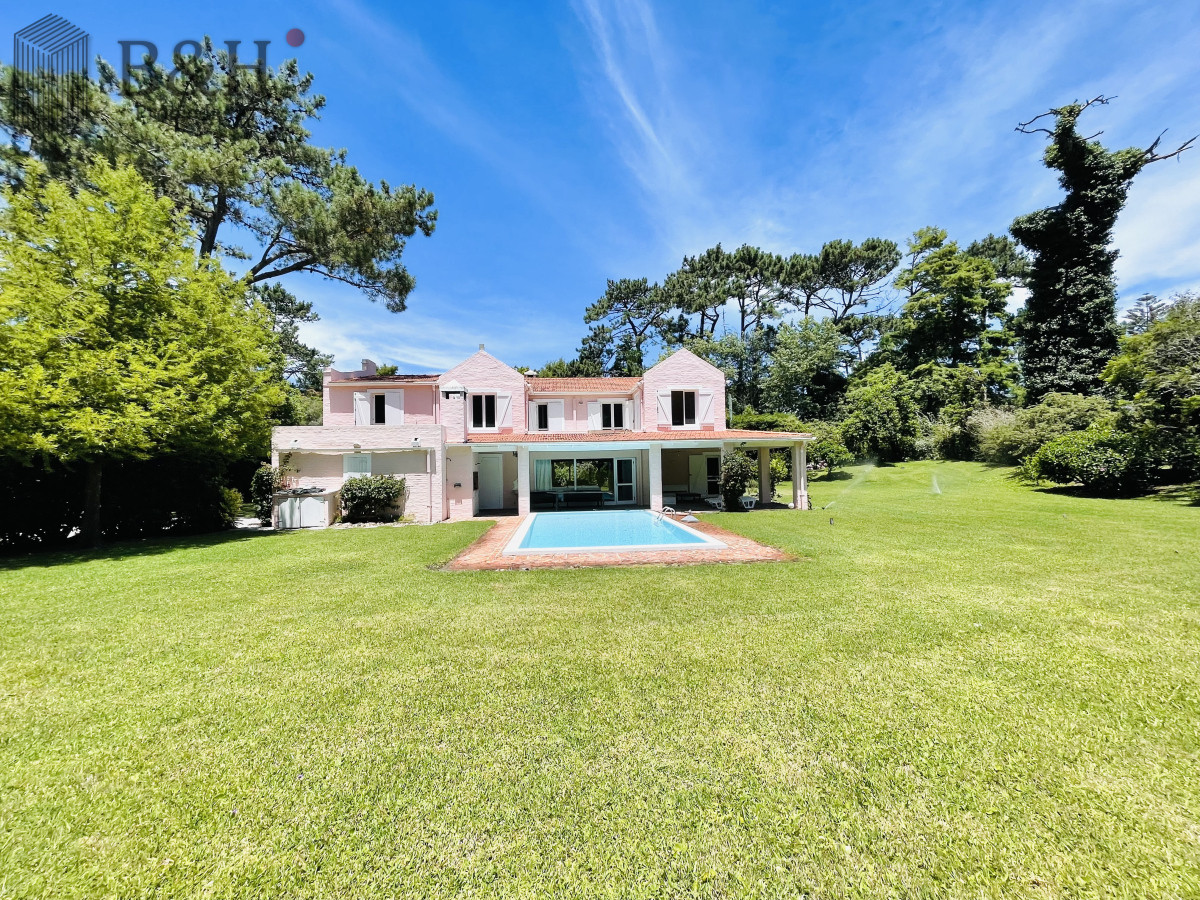 Casa ID.3333 - Excelente Casa de 4 Dormitorios en Playa Brava, Punta del Este