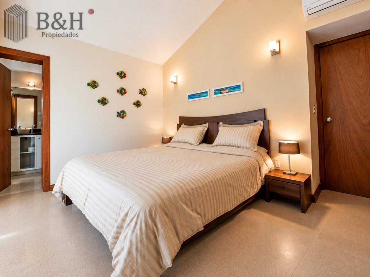 Casa ID.258 - Excelente Casa de 4 Dormitorios y Piscina a una Cuadra del Mar 