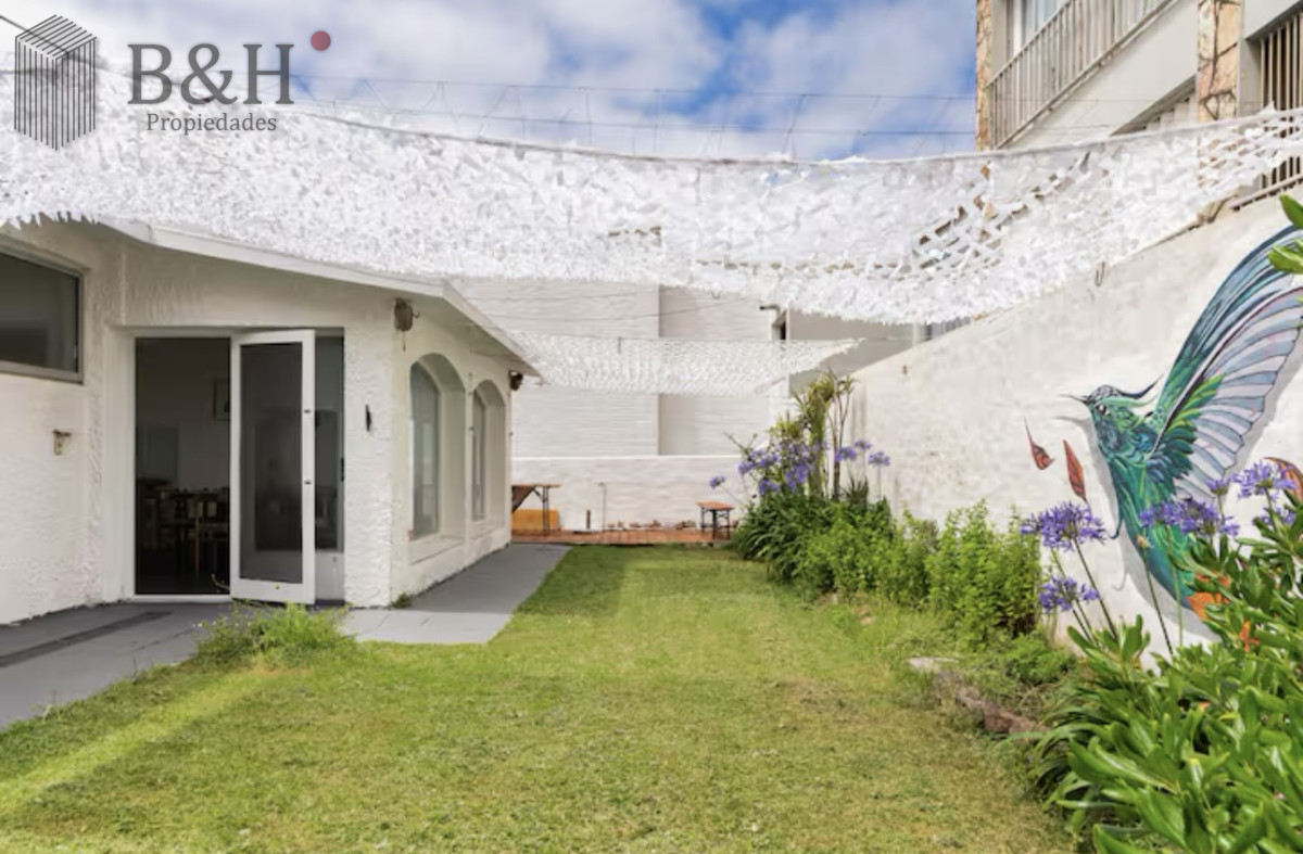Casa ID.2158 - Gran Casa en Venta sobre el Mar de 5 Dormitorios y Dependencia en Península, Punta del Este