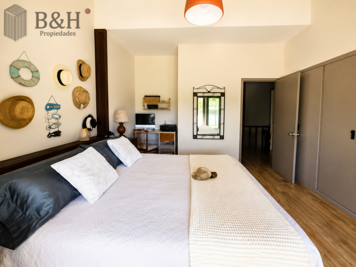 Casa ID.8106 - Moderna Casa de 4 Dormitorios con Piscina Climatizada y Barbacoa en Punta del Este