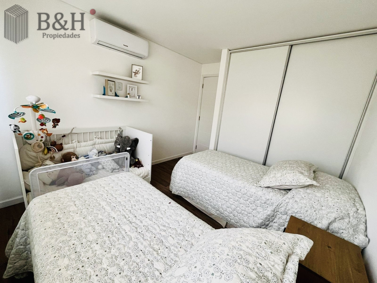 Casa ID.3784 - Moderna Casa de 4 Dormitorios, Piscina Climatizada y Parrillero en Punta Ballena, Barrio Semi Privado