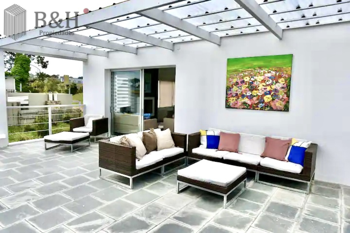 Excelente Casa de 4 Dormitorios y Piscina en Manantiales, Punta del Este - GoPunta - Portal Inmobiliario de Punta del Este - Maldonado