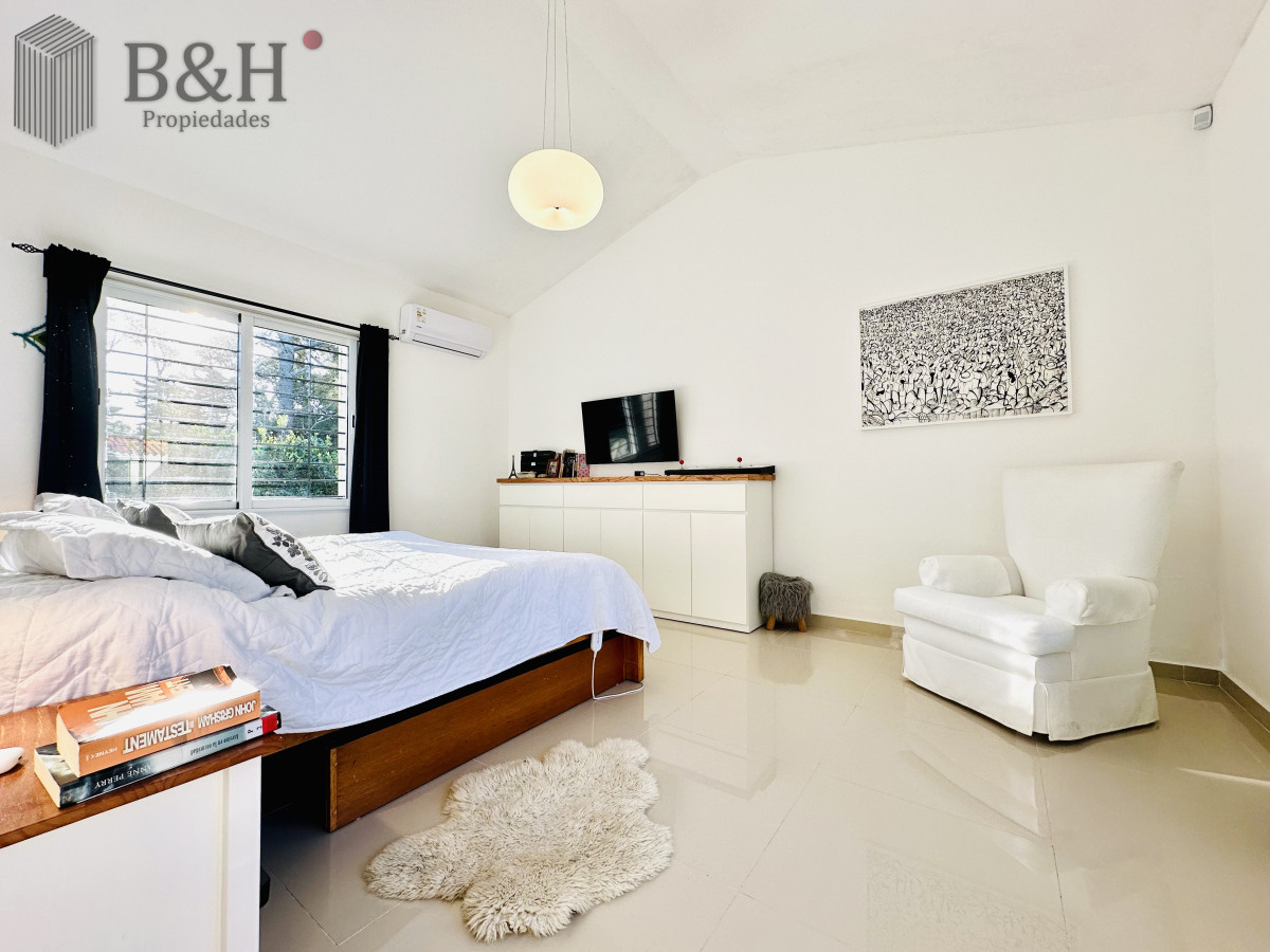 Casa ID.5399 - Espectacular Casa Moderna de 5 Dormitorios con Piscina Climatizada en Alquiler de Temporada