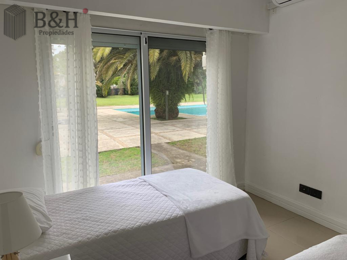 Casa ID.635 - Moderna Casa de 4 Dormitorios en el Golf - Punta del Este
