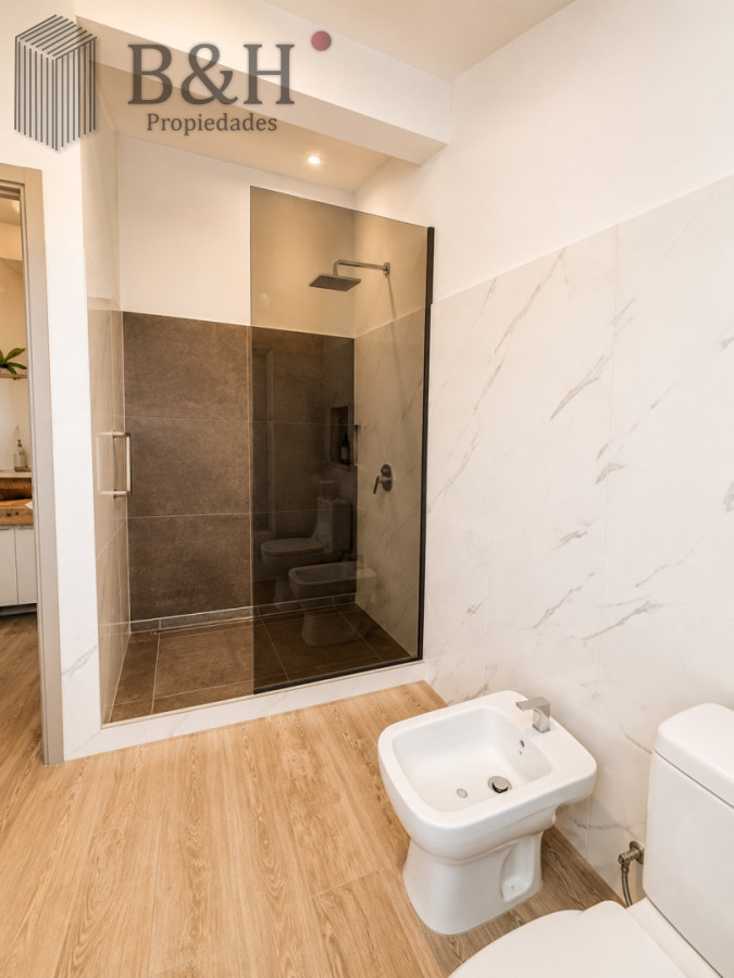 Casa ID.8106 - Moderna Casa de 4 Dormitorios con Piscina Climatizada y Barbacoa en Punta del Este