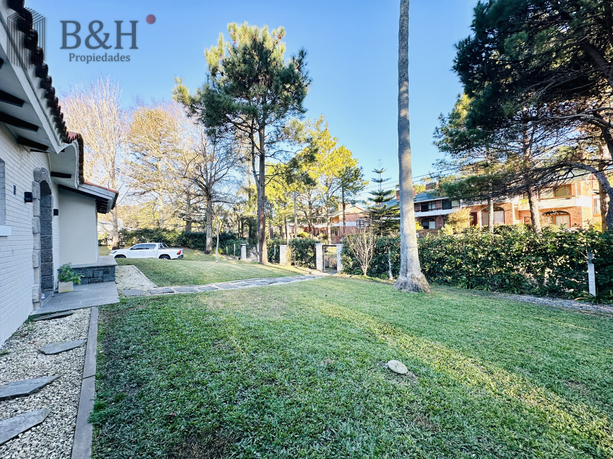 Casa ID.5399 - Espectacular Casa Moderna de 5 Dormitorios con Piscina Climatizada en Alquiler de Temporada