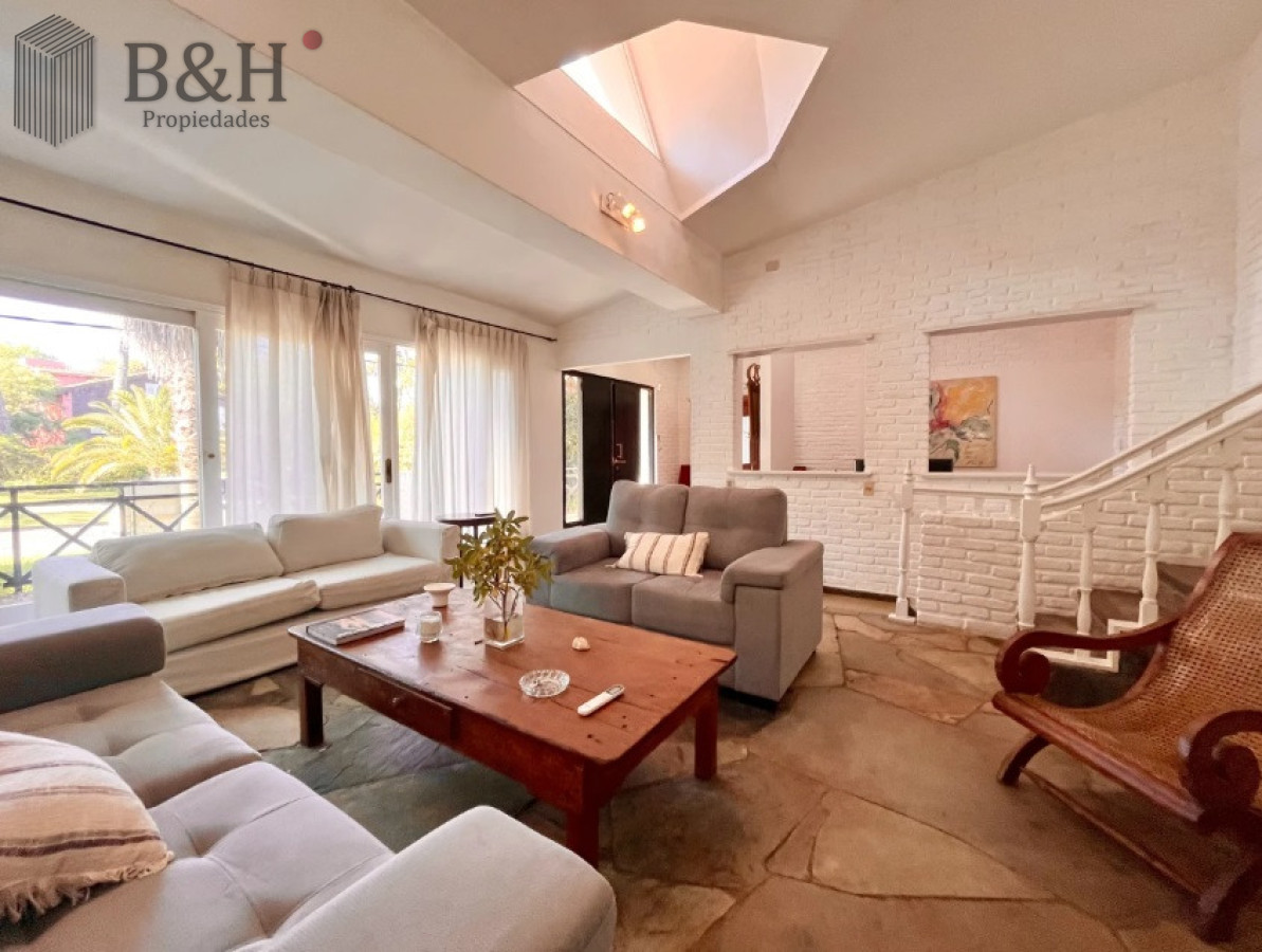 Casa ID.6869 - Cómoda Casa de 5 Dormitorios, Parrillero y Gran Jardín en San Rafael, Punta del Este