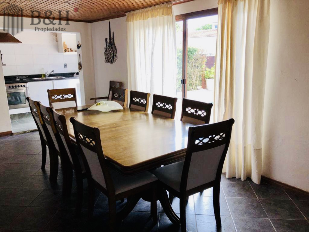Casa ID.5614 - Alquiler temporario de casa con 3 Dormitorios con piscina y barbacoa en Jardines de Córdoba, Punta del Este