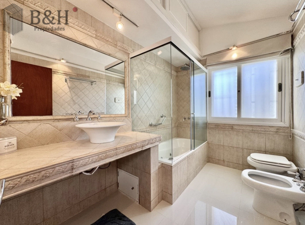 Casa ID.5406 - Moderna Casa de 4 Dormitorios en Playa Mansa a 150 metros del Mar