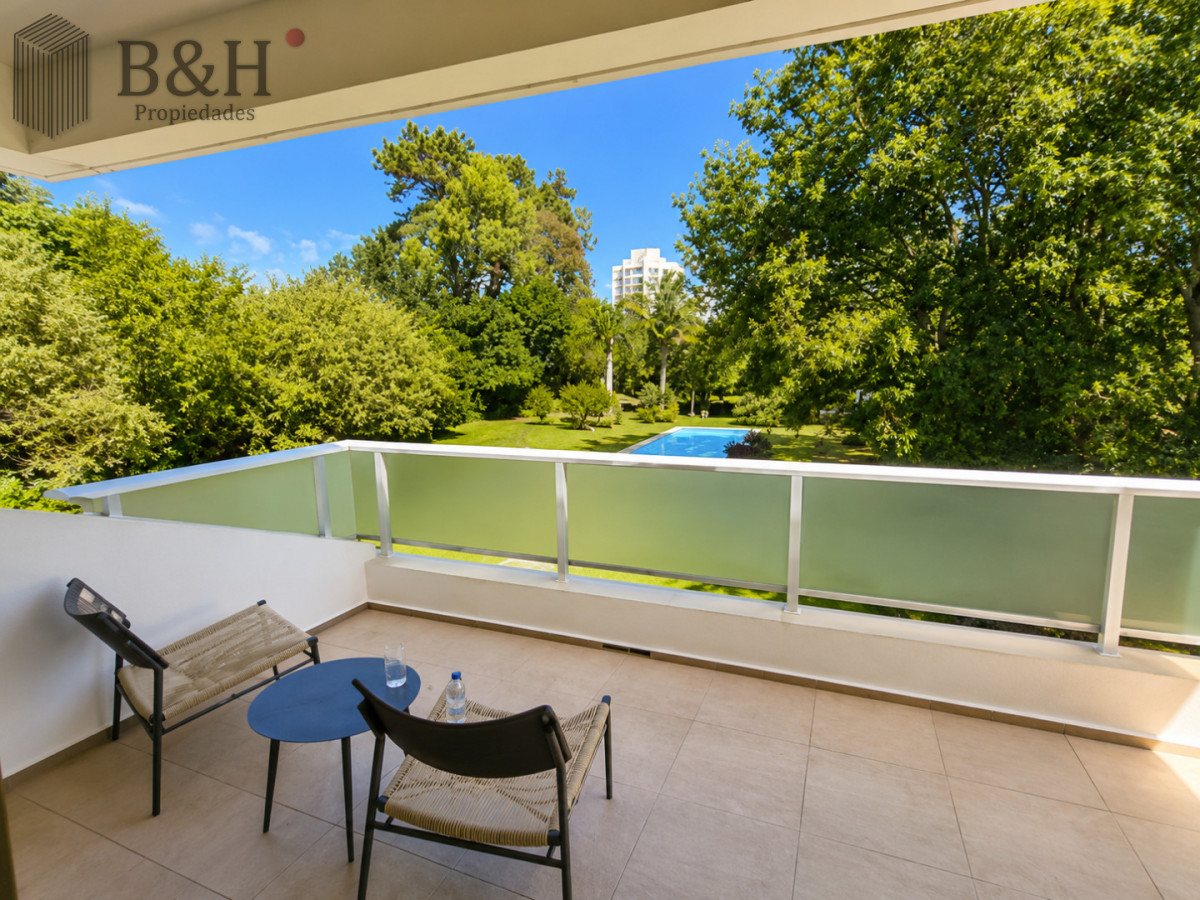 Casa ID.8106 - Moderna Casa de 4 Dormitorios con Piscina Climatizada y Barbacoa en Punta del Este