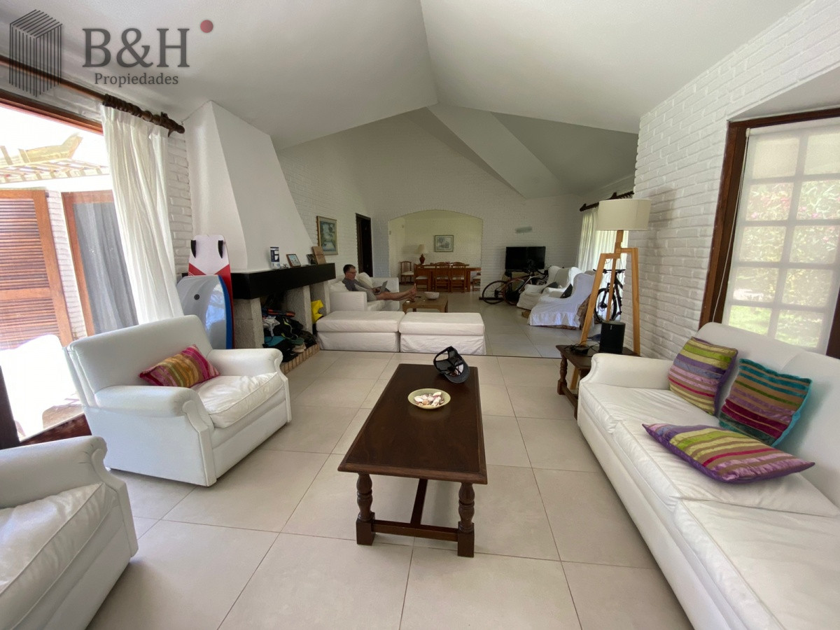 Casa ID.3246 - Alquiler temporario de casa de tres dormitorios con piscina en Barrio Lugano a pasos de Punta Shopping, Punta del Este