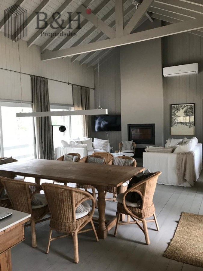 Casa ID.5071 - Venta y alquiler temporario de exclusiva casa de cuatro dormitorios mas dependencia en Barrio Pinar del Faro, Jose Ignacio