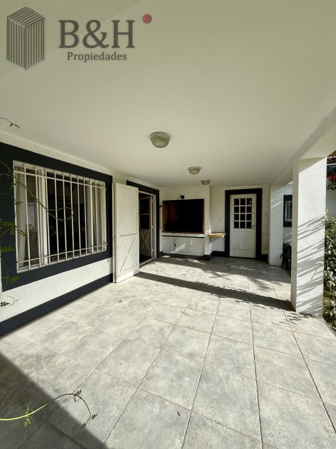 Casa ID.5618 - Casa de 3 Dormitorios más Dependencia y Piscina, en Aidy Grill Punta del Este, Ubicada a pasos del Mar