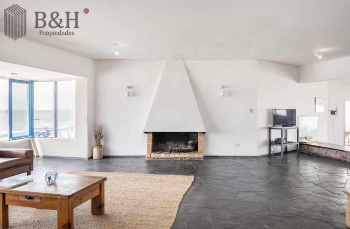 Casa ID.2158 - Gran Casa en Venta sobre el Mar de 5 Dormitorios y Dependencia en Península, Punta del Este