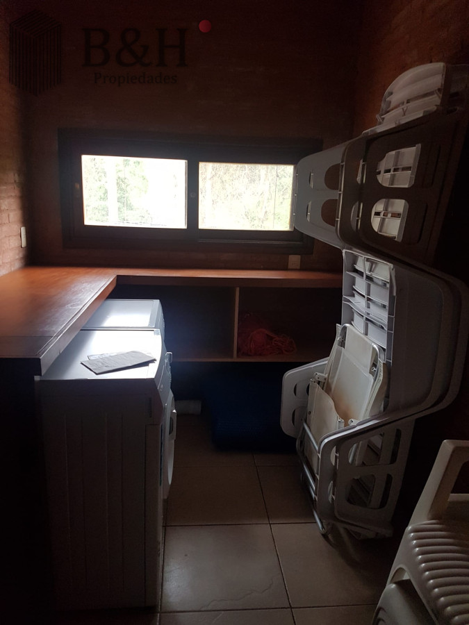 Casa ID.720 - Alquiler temporario de casa de tres dormitorios en barrio Jardines de Córdoba, Punta del Este