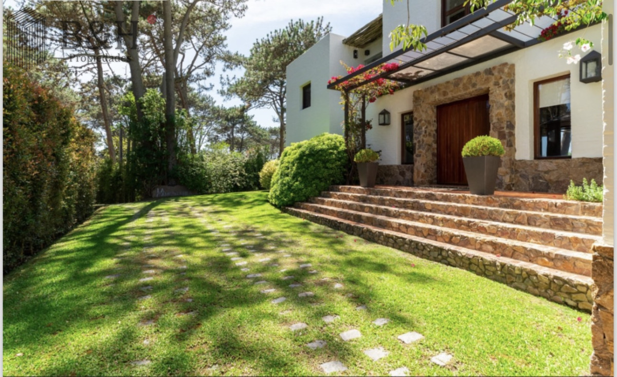 Casa ID.5322 - Excelente casa de 5 dormitorios mas dependencia y gran parque a 200 metros de la Playa de Montoya en alquiler de temporada