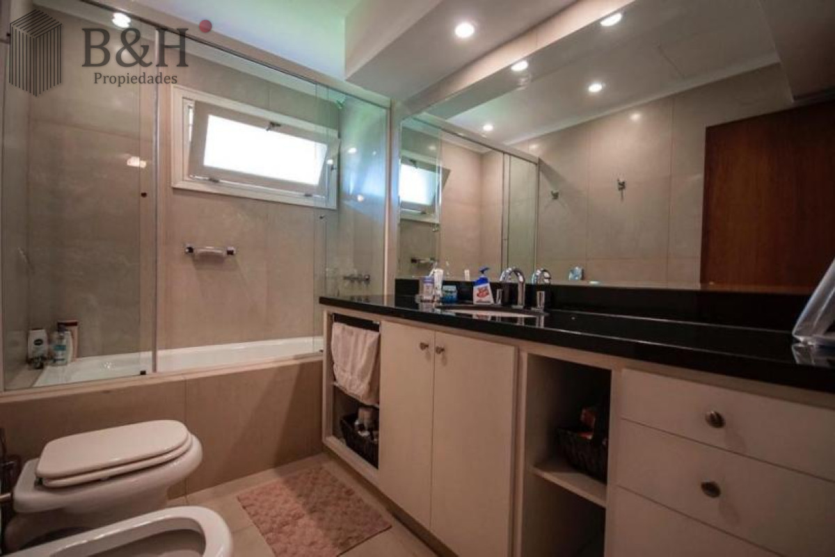 Casa ID.258 - Excelente Casa de 4 Dormitorios y Piscina a una Cuadra del Mar 