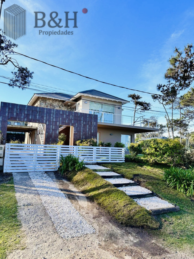 Casa ID.3987 - Excelente Casa de 6 Dormitorios y Piscina en Montoya, La Barra
