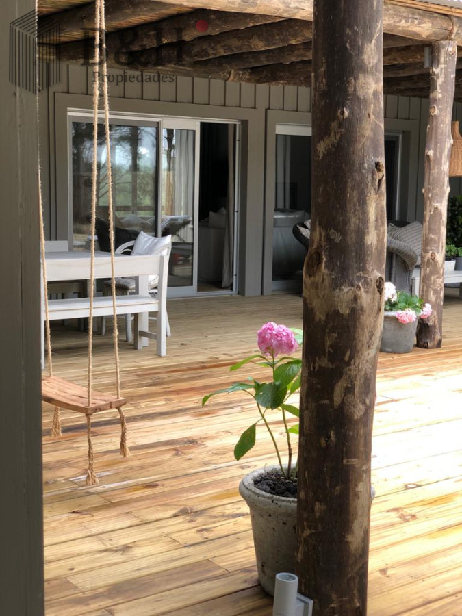 Casa ID.5071 - Venta y alquiler temporario de exclusiva casa de cuatro dormitorios mas dependencia en Barrio Pinar del Faro, Jose Ignacio