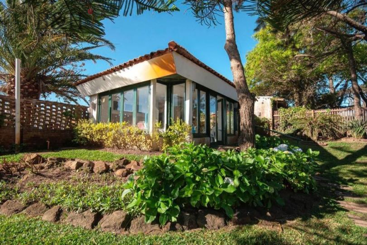 Casa ID.258 - Excelente Casa de 4 Dormitorios y Piscina a una Cuadra del Mar 
