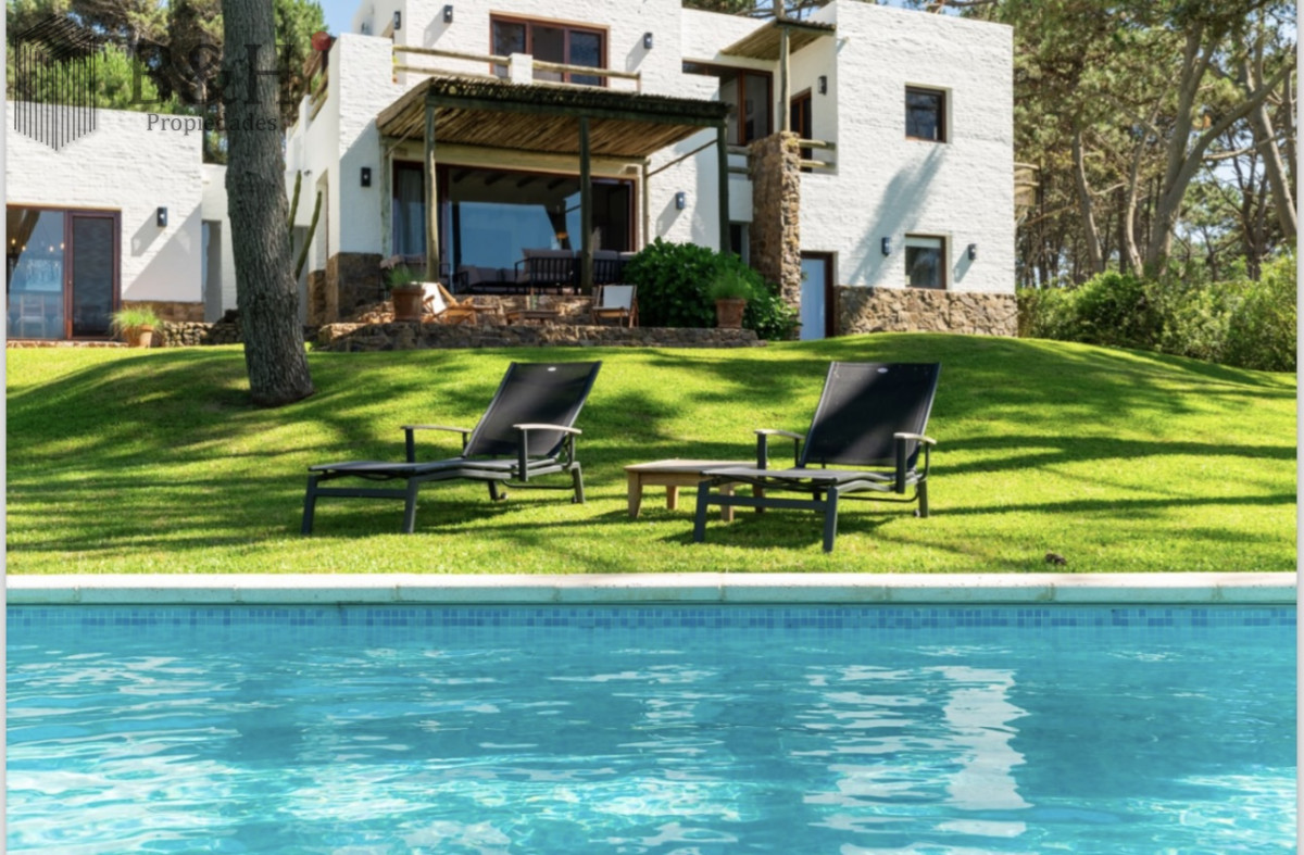 Casa ID.5322 - Excelente casa de 5 dormitorios mas dependencia y gran parque a 200 metros de la Playa de Montoya en alquiler de temporada
