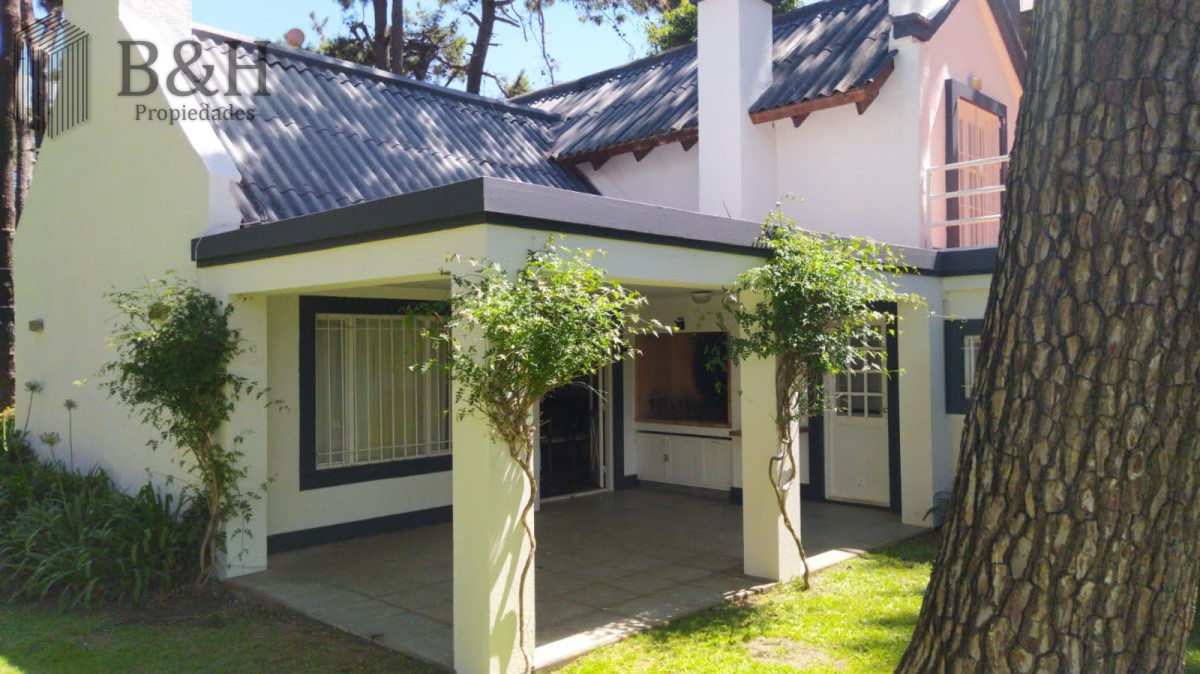 Casa ID.5618 - Casa de 3 Dormitorios más Dependencia y Piscina, en Aidy Grill Punta del Este, Ubicada a pasos del Mar