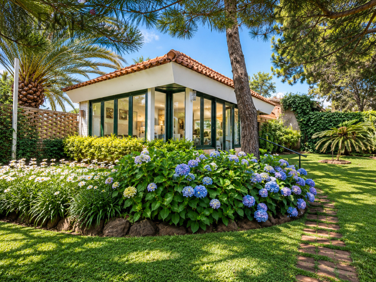 Casa ID.258 - Excelente Casa de 4 Dormitorios y Piscina a una Cuadra del Mar 