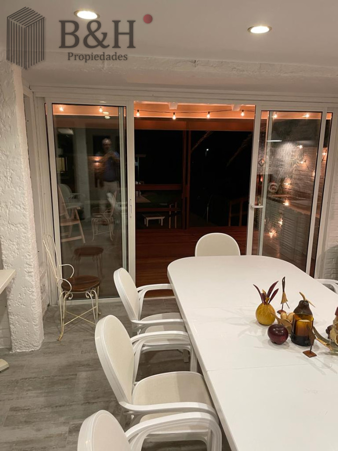 Casa ID.258 - Excelente Casa de 4 Dormitorios y Piscina a una Cuadra del Mar 