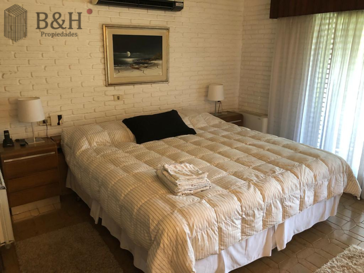 Casa ID.3348 - Excelente Casa de 7 Dormitorios, Piscina, Barbacoa y Dependencia en Punta del Este