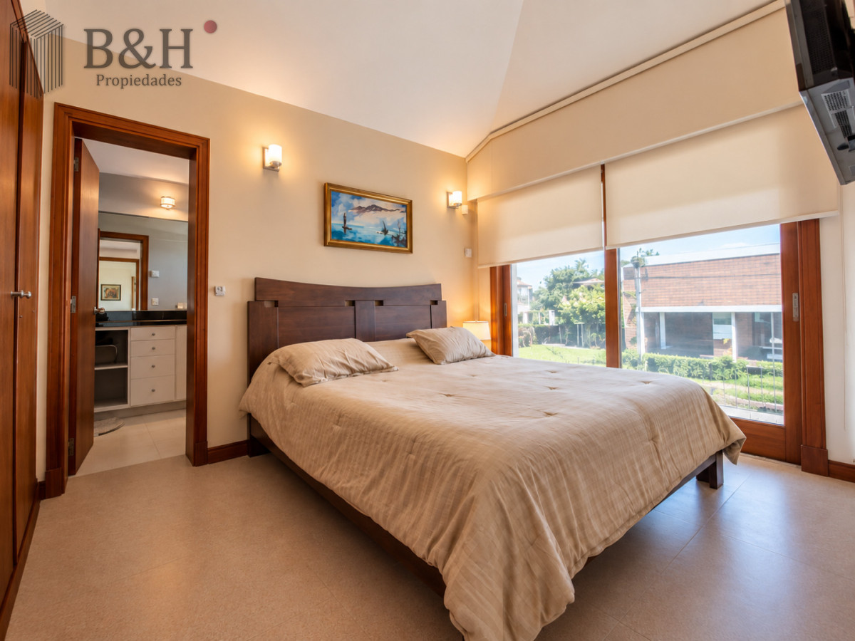 Casa ID.258 - Excelente Casa de 4 Dormitorios y Piscina a una Cuadra del Mar 