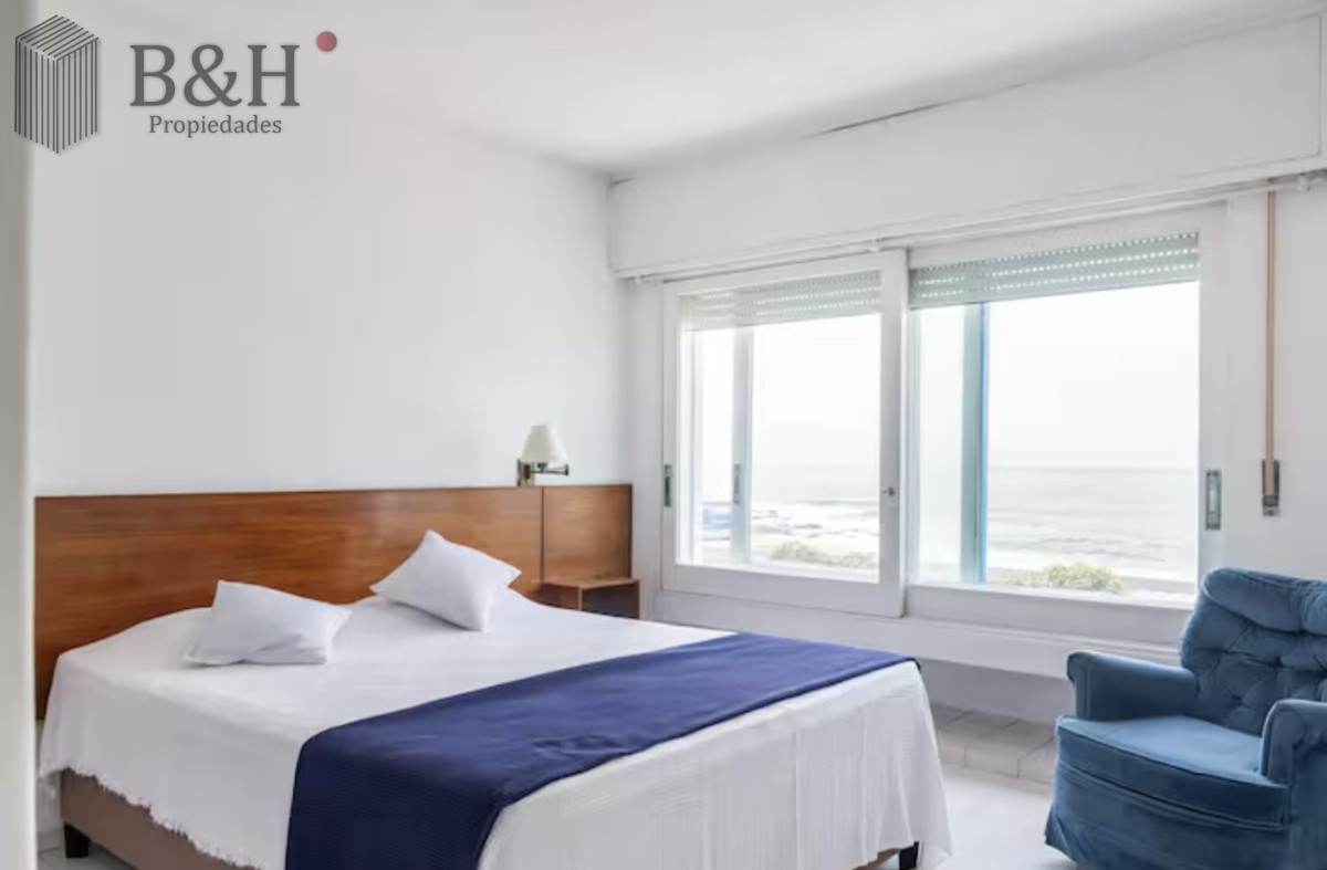 Casa ID.2158 - Gran Casa en Venta sobre el Mar de 5 Dormitorios y Dependencia en Península, Punta del Este