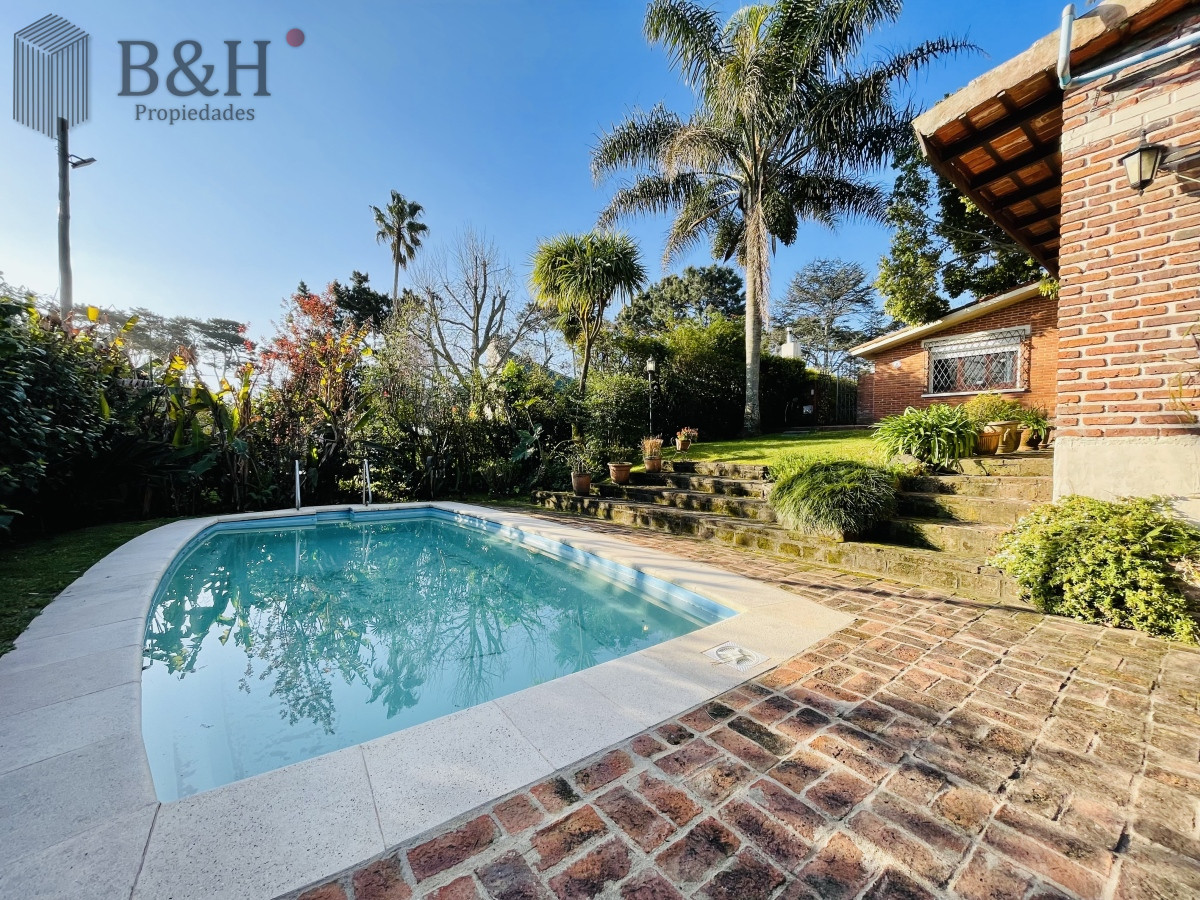 Casa ID.3364 - Casa de 3 Dormitorios y Piscina en Playa Mansa, Punta del Este