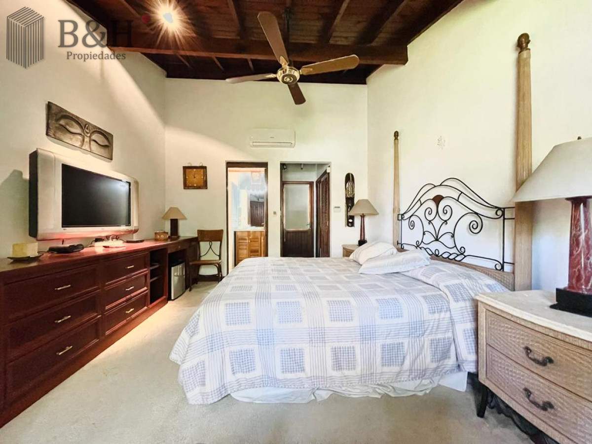 Casa ID.5645 - Excelente Casa de 4 Dormitorios en Playa Mansa - Punta del Este
