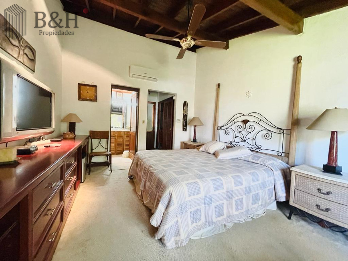 Casa ID.5645 - Excelente Casa de 4 Dormitorios en Playa Mansa - Punta del Este