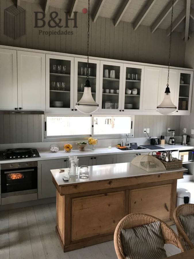 Casa ID.5071 - Venta y alquiler temporario de exclusiva casa de cuatro dormitorios mas dependencia en Barrio Pinar del Faro, Jose Ignacio