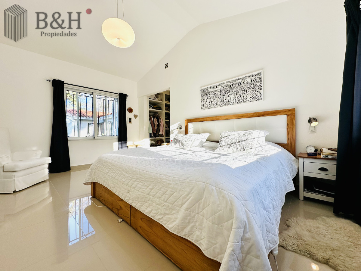 Casa ID.5399 - Espectacular Casa Moderna de 5 Dormitorios con Piscina Climatizada en Alquiler de Temporada