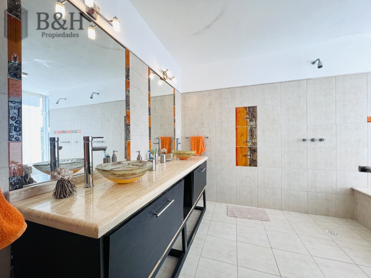 Casa ID.3363 - Muy Buena Casa de 5 Dormitorios y Piscina en Rincón del Indio, a Pocos Metros del Mar
