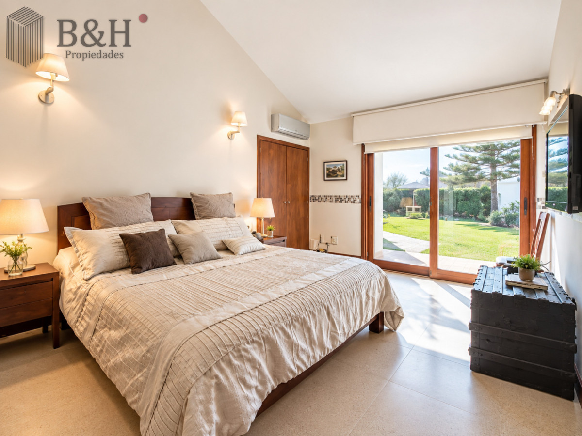 Casa ID.258 - Excelente Casa de 4 Dormitorios y Piscina a una Cuadra del Mar 