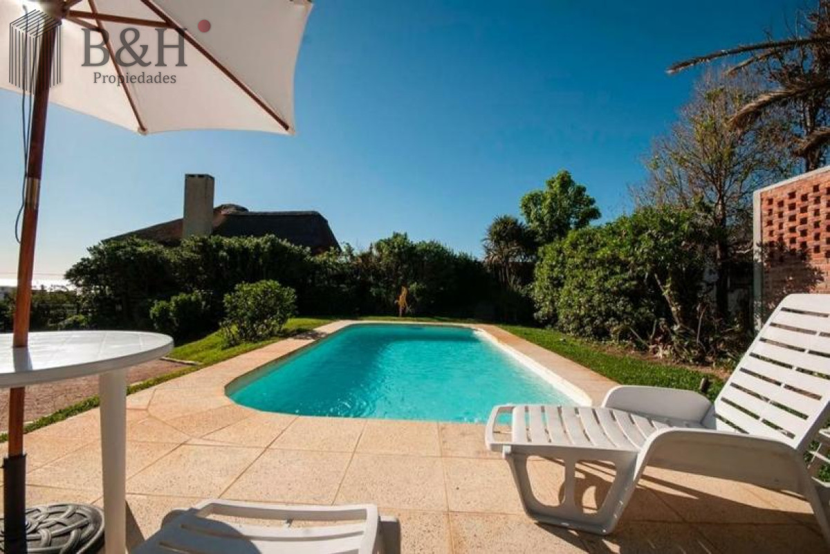 Casa ID.258 - Excelente Casa de 4 Dormitorios y Piscina a una Cuadra del Mar 